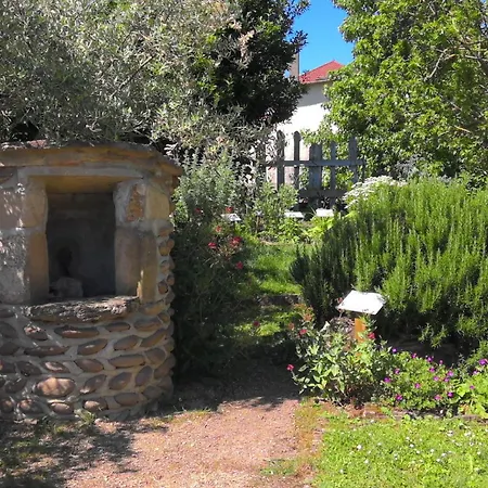 La Maison Lourego Capucine אוטריב